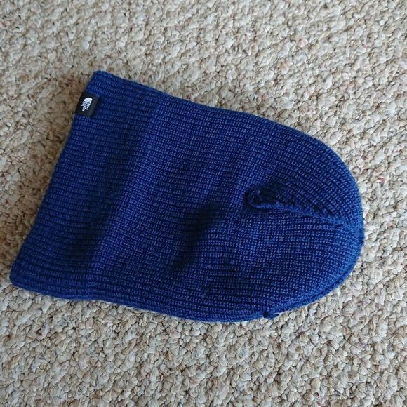 The North Face Blue Knit Logo Cuffed Beanie for youth - Picture 4 of 9